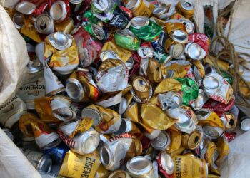 Brasil registra reciclagem de 98,7% de latas de alumínio em 2021