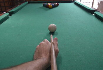 Cenas fortes! Atirador invade bar e disparos deixam um morto e outro ferido