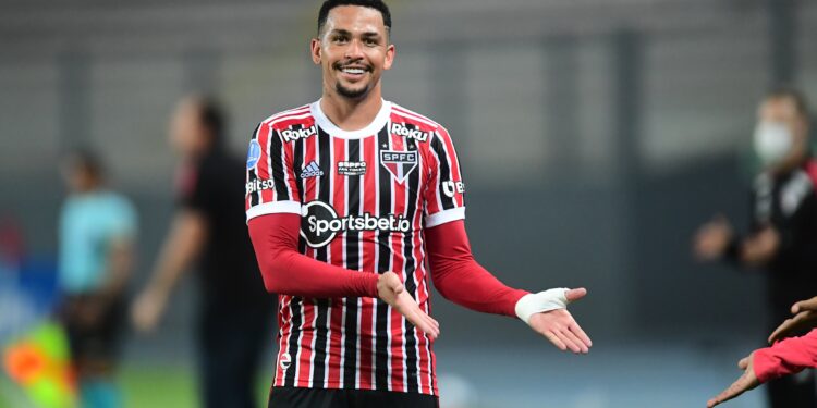 Luciano faz de pênalti no fim, e São Paulo vence o Ayacucho de virada