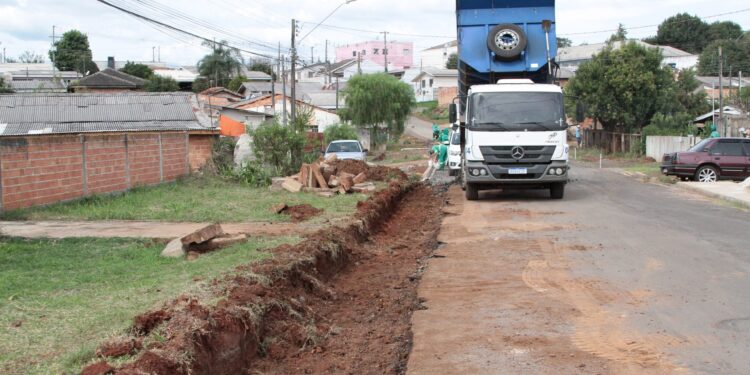 Equipes da Surg realizam obras de pavimentação asfáltica e ampliação