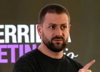 Trabalhe. Sirva. Seja forte. Não encha o saco