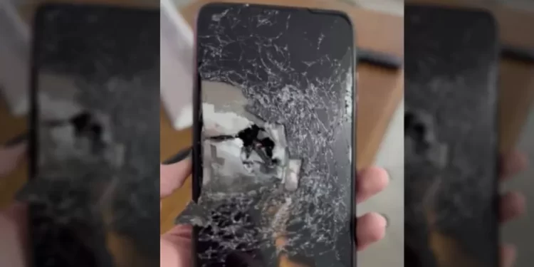 Tiro de fuzil atinge celular e policial se salva durante tentativa de mega-assalto