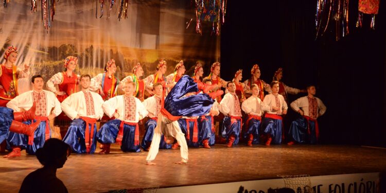 Na Unicentro, formação envolve idiomas, cultura e esportes abertos à comunidade