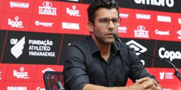 Pelo segundo ano seguido, Alberto Valentim é o primeiro técnico demitido da Série A do Brasileiro