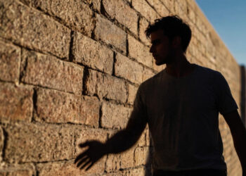 Treta entre Vizinhos: Jovem é Agredido por Quatro Moradores no Boqueirão