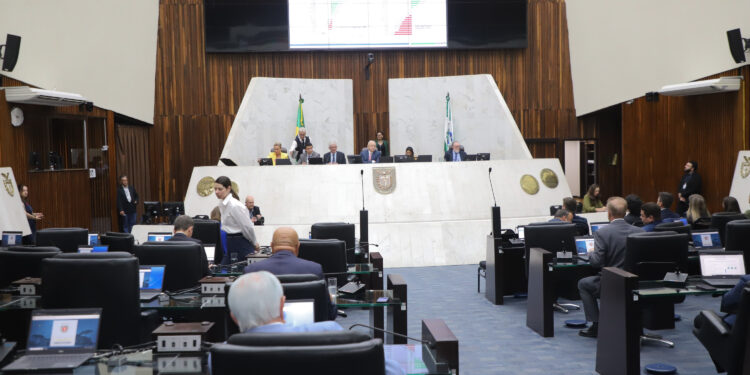 Paraná Registra Crescimento de 74,3% em Investimentos Públicos em 2024, Maior Expansão do País