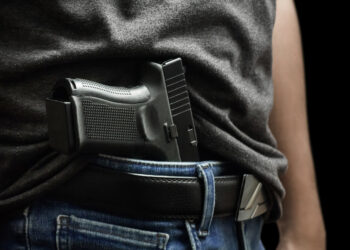 Projeto de Lei Propõe Punição Mais Rígida para Porte de Arma Sob Influência de Álcool ou Drogas