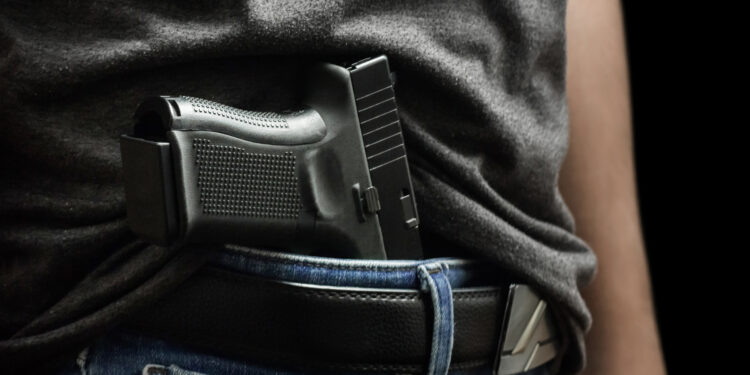 Projeto de Lei Propõe Punição Mais Rígida para Porte de Arma Sob Influência de Álcool ou Drogas