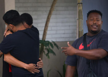 Tragédia na Avenida Brasil: Passageiro Baleado em Tiroteio Não Resiste