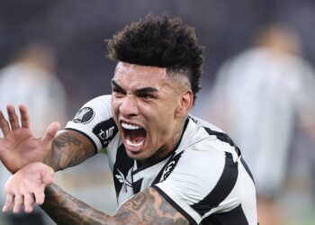 Botafogo Goleia Peñarol e Consolida Campanha Brilhante na Competição Internacional