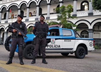 Após Dia de Terror, População Luta para Retomar a Rotina na Avenida Brasil