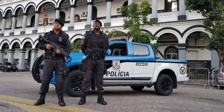 Após Dia de Terror, População Luta para Retomar a Rotina na Avenida Brasil