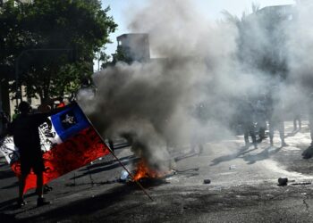 Explosão de Bomba em Colégio Chileno Deixa Dezenas de Estudantes Feridos
