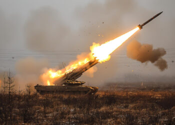 “Tensão no Oriente Médio: Israel Executa Ataques Cirúrgicos contra Alvos Militares no Irã”