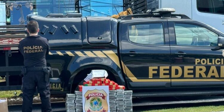 “Golpe Duplo: PF Prende Suspeitos por Tráfico de Drogas e Contrabando no Paraná”