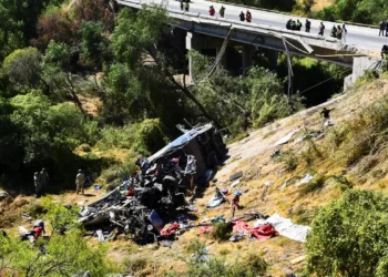 “Tragédia nas Estradas do México: Acidente de Ônibus Deixa 19 Mortos e Vários Feridos”