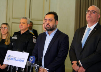 “Entre Promessas e Realidade: Cláudio Castro Cobra Apoio de Lula para Combater Terror na Avenida Brasil”