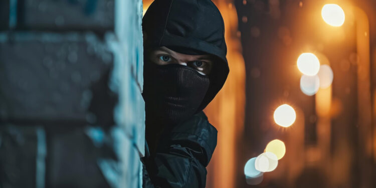 “Facas Campeiras e Folhas de Cheque: Furto inusitado agita Bonsucesso”