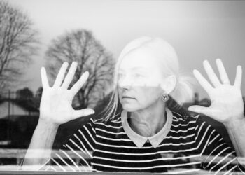 “Covardia à Luz do Dia: Idosa é Assaltada no Boqueirão e Ladrões Fogem Sem Deixar Rastro”