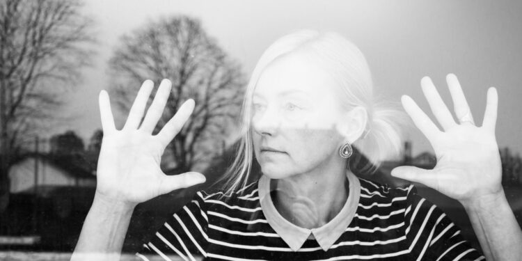 “Covardia à Luz do Dia: Idosa é Assaltada no Boqueirão e Ladrões Fogem Sem Deixar Rastro”