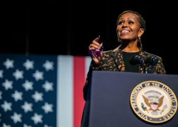“Michelle Obama Critica Proibição do Aborto: ‘Mulheres Não São Apenas Vasos para Procriação’”