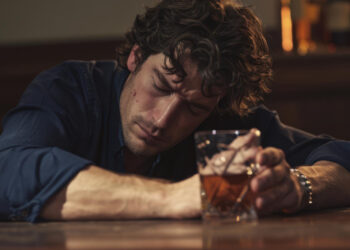 Confusão Alcoólica Termina em Ameaça e Lesão no Morro Alto: Polícia Intervém em Briga Familiar