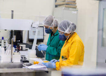 Lacen-PR atinge marca de meio milhão de exames em 2024 e se consolida como referência nacional