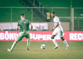 Coritiba Perde para o América-MG na Arena Independência em Jogo da Série B