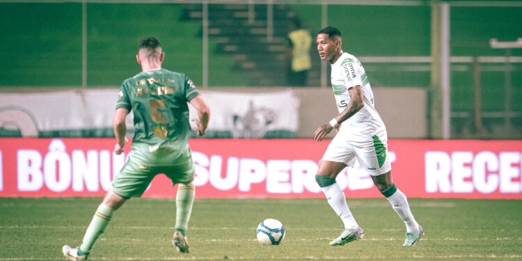 Coritiba Perde para o América-MG na Arena Independência em Jogo da Série B