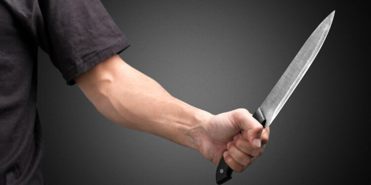 Homem é Ameaçado e Atacado com Facão em Comércio no Centro de Foz do Jordão