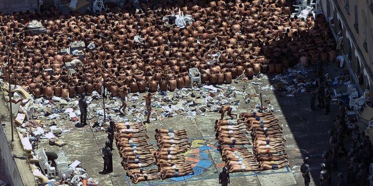Tribunal de Justiça de São Paulo Extingue Penas de Policiais Envolvidos no Caso Carandiru