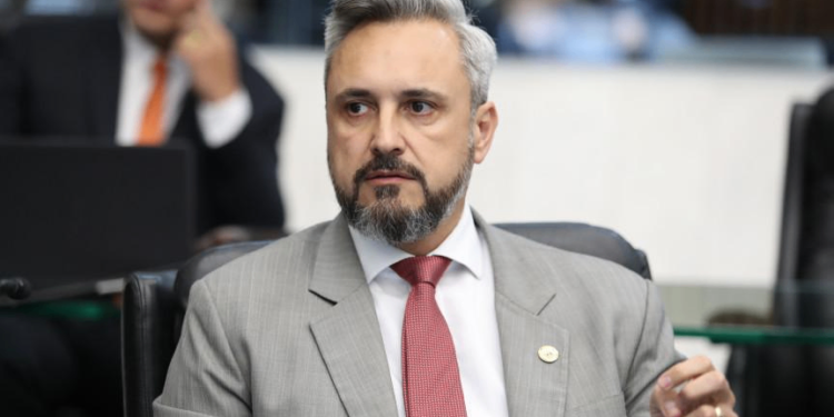 Deputado Fabio Oliveira Questiona Reserva de 100% das Vagas para Servidores Temporários