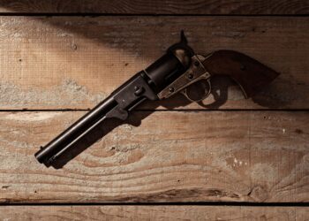 Porte Ilegal de Arma de Fogo e Prisões Realizadas no Bairro Vila Carli