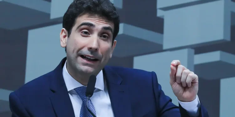 Gabriel Galípolo é Aprovado por Comissão do Senado para Assumir Presidência do Banco Central