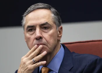 Barroso Defende STF em Meio a Debates Sobre Limitação de Poderes e PEC nº 8/2021