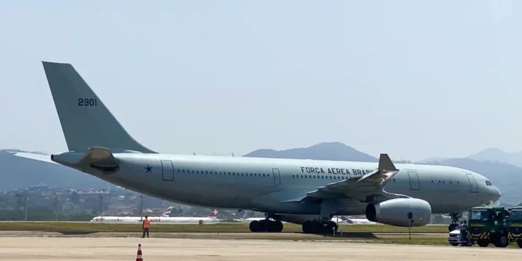 KC-30 da FAB Pousa no Líbano com Missão Humanitária e Repatriação de Brasileiros