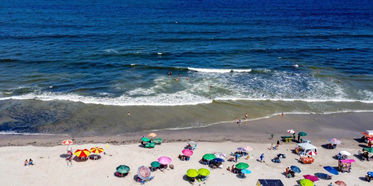 “IAT Inicia Monitoramento de Balneabilidade no Paraná para Garantir Verão Seguro aos Banhistas”