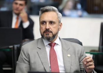 Transparência no Programa Regulariza Paraná Avança com Emenda de Fabio Oliveira