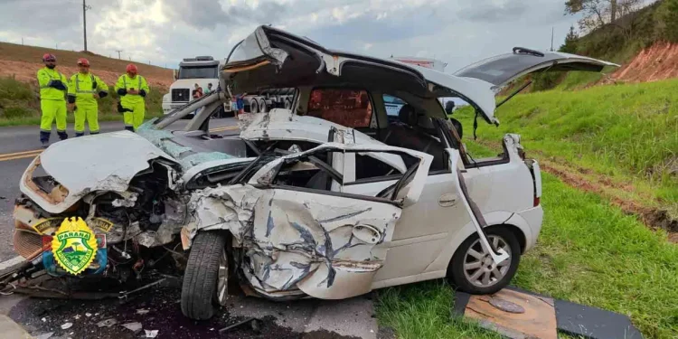 “Tragédia na PR-092: Colisão Frontal Deixa Idoso Morto e Duas Mulheres Gravemente Feridas”