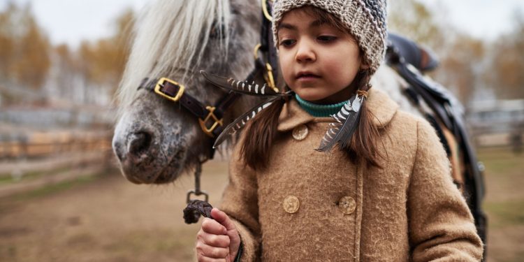 “Poneiterapia: Um Alívio para Crianças no Tratamento do Câncer Infantojuvenil”