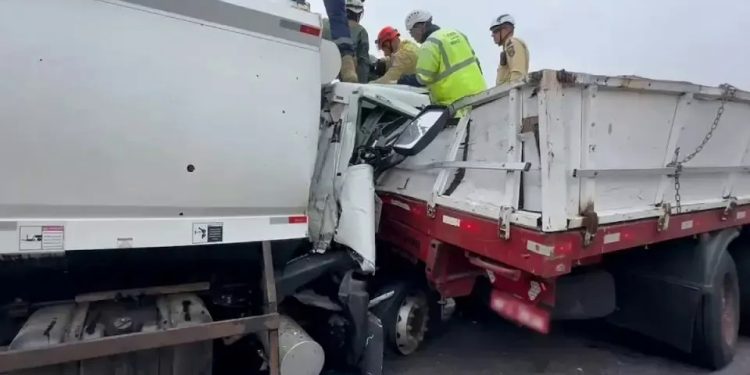 “Caminhoneiro é Resgatado por Helicóptero Após Grave Colisão no Paraná”