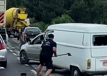 Defesa alega legítima defesa em caso de homem que usou machado para se proteger de ataque com barra de ferro