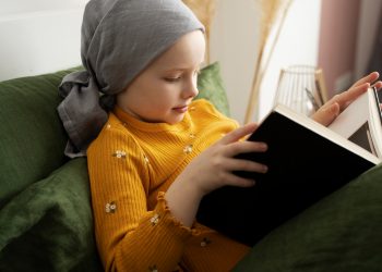 “A Luta Invisível: O Peso do Câncer Infantil e a Negligência na Saúde Pública”