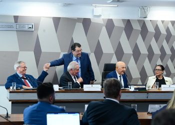 “Reforma Tributária e o Simples Nacional: Pequenos Negócios em Risco”