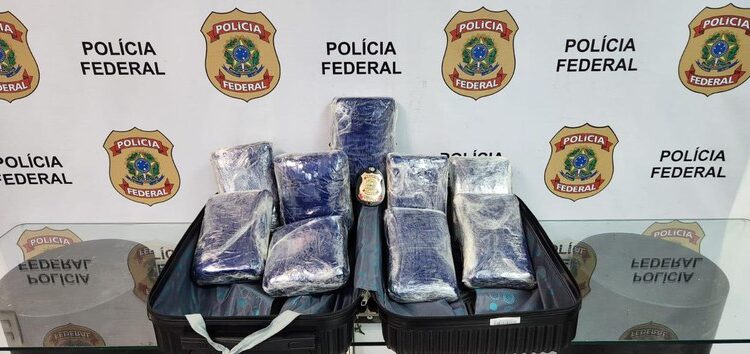 “Dupla é Detida com 12 Kg de Maconha no Galeão: Entrega Interceptada pela PF”