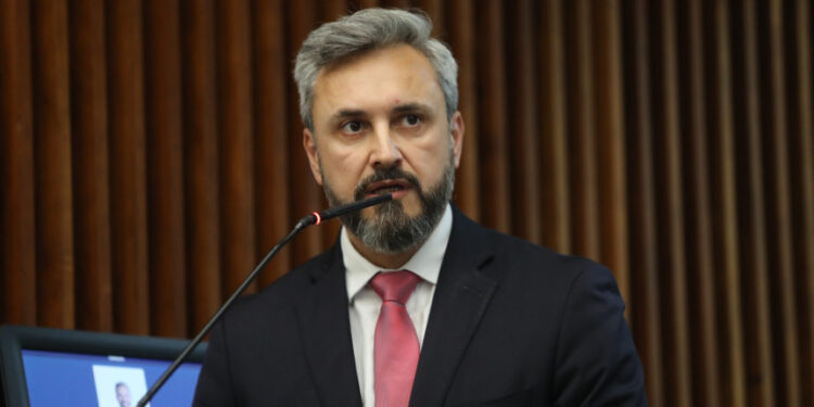 “Deputado Fabio Oliveira Propõe Mais Transparência ao Programa Regulariza Paraná com Nova Emenda”