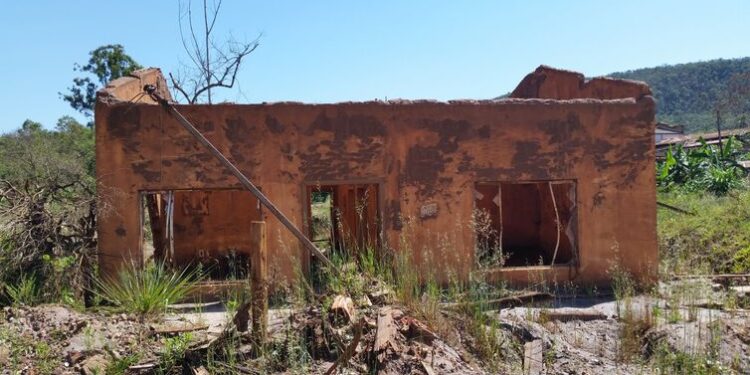 “Samarco Compromete-se a Indenizar Atrasos na Reconstrução de Comunidades Afetadas”