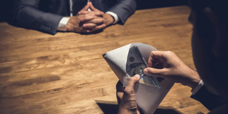 Corrupção no Brasil: O Labirinto da Impunidade e a Urgência de Reformas Profundas