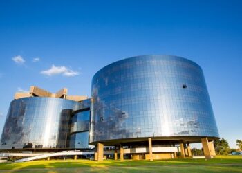 Filho de Desembargador é Preso por Esquema de Venda de Decisões Judiciais: Um Escândalo que Abala a Credibilidade do Judiciário