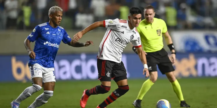 David Luiz Brilha em Belo Horizonte: Flamengo Derrota Cruzeiro com Golaço de Falta